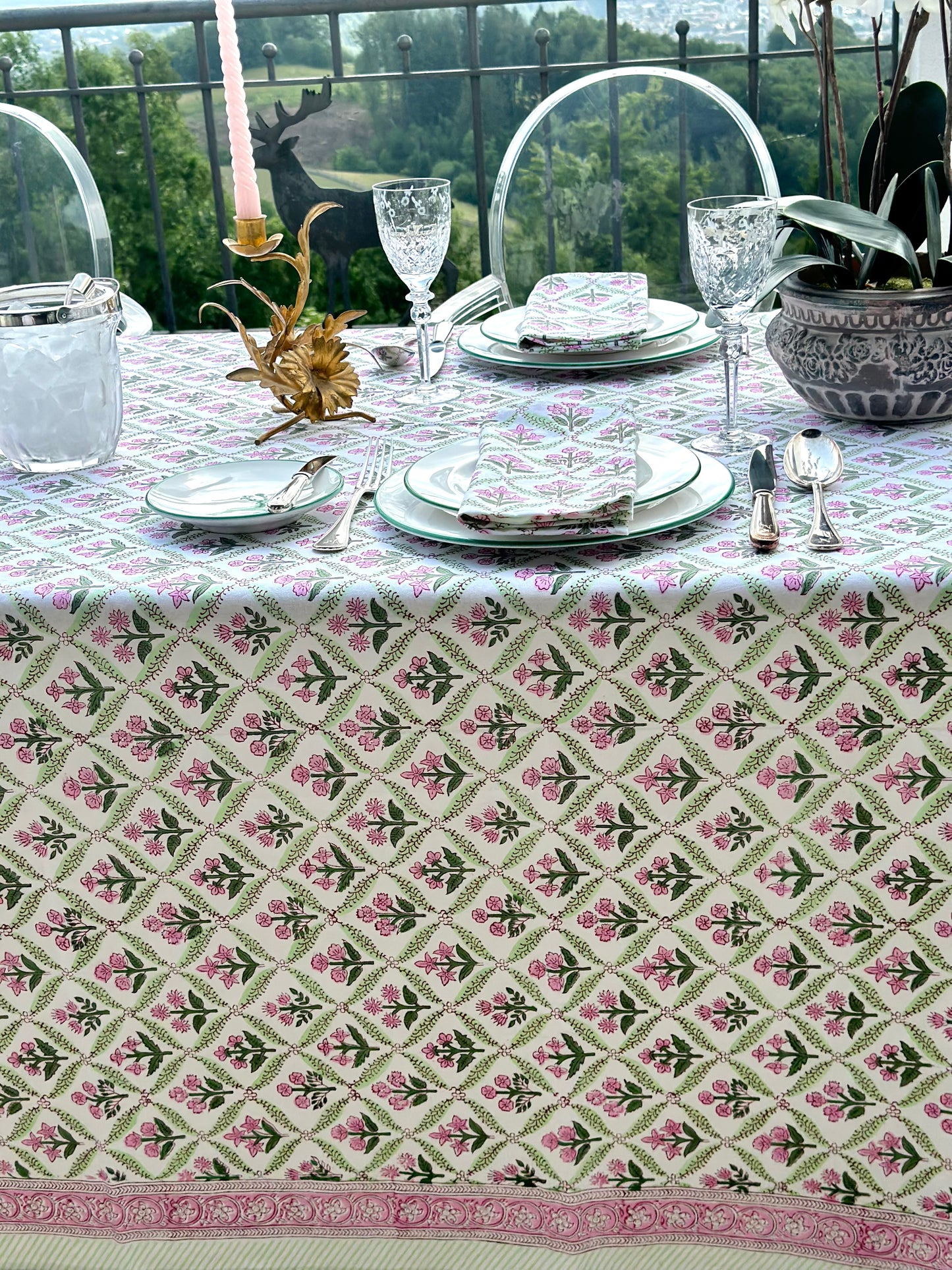 Blütengirlande grün/pink Tischdecke