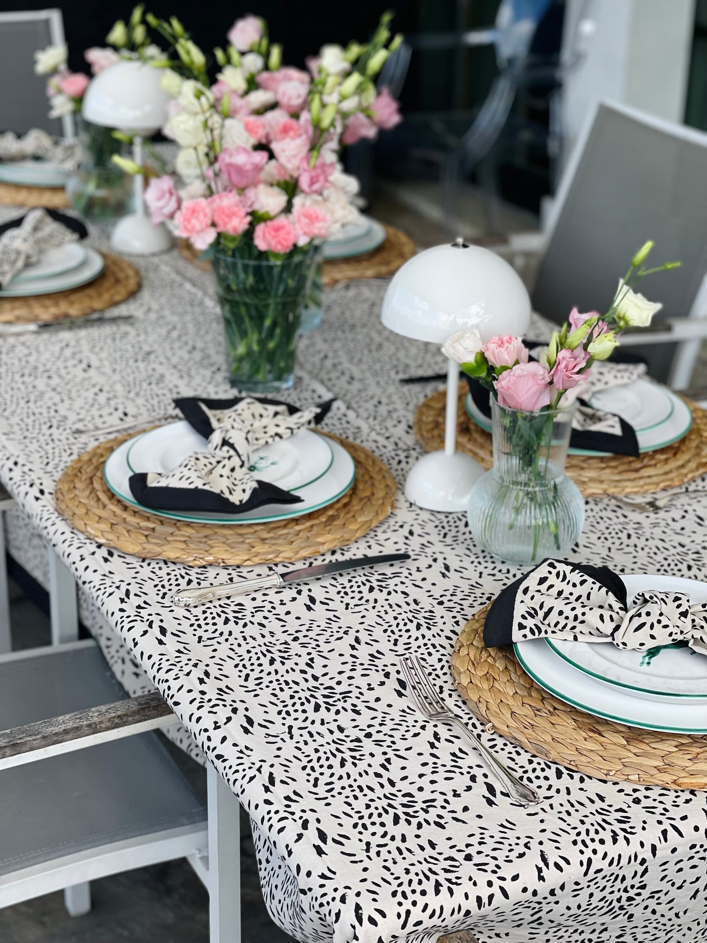 Dots forever schwarz Tischdecke