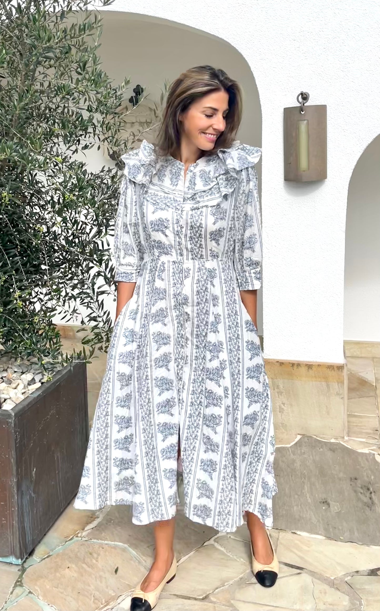 Rüschenkleid Rosentapisserie grau-blau
