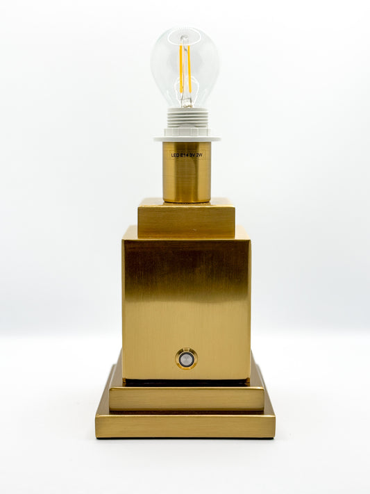 Aufladbare Lampe mit cremefarbenen Lampenschirm