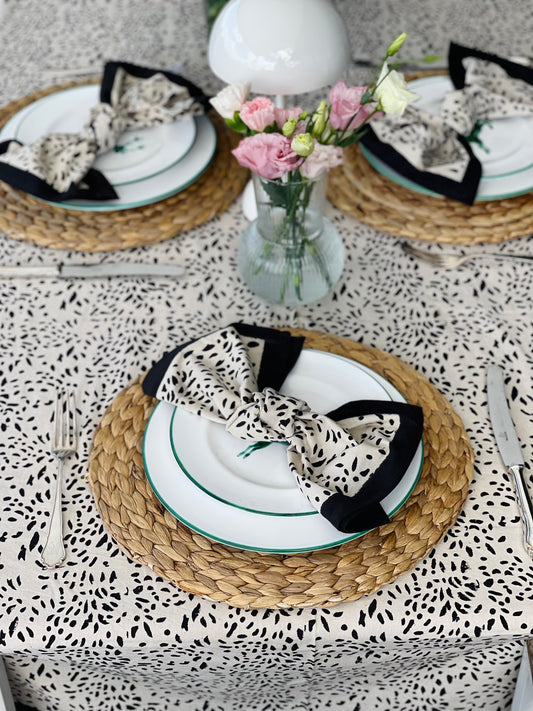 Dots forever schwarz Tischdecke